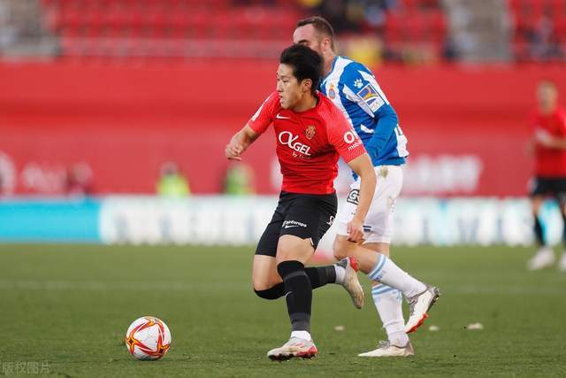 欧冠-莱万坎塞洛破门 巴萨总比分4-2那不勒斯晋级